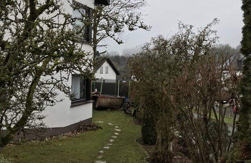 Attendorn Apartamento | Generations Holiday Garden Flat, pool with garden