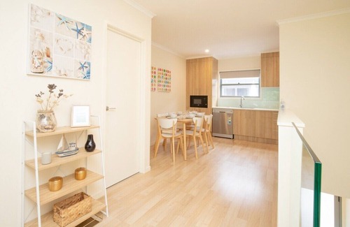 North Batemans Bay Casa | Generous 2-Bed Townhouse With A Private Balcony