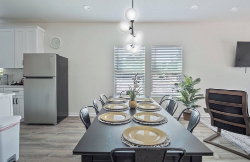 Eastside Promise Neighborhood Cabaña | Generous 5br/3ba Haven Close to Alamo & Riverwalk!