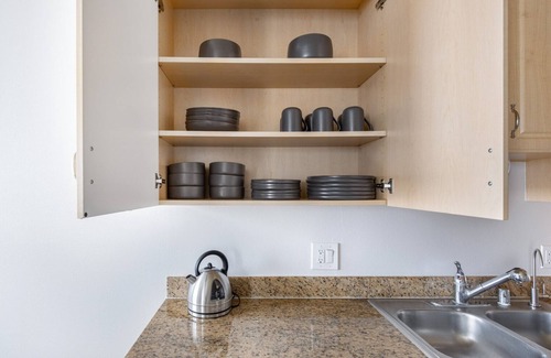 Beverly Grove Apartamento | Generous Beverly Hills 1BR, nr Century City, by Blueground