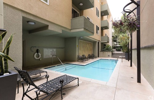 Beverly Grove Apartamento | Generous Beverly Hills 1BR, nr Century City, by Blueground