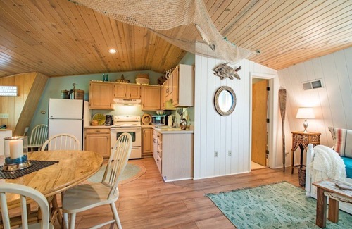 Lake Geneva Apartamento | Geneva Beach House Delavan Suite |Easy .5 Mile Walk to the Lake |Shared Backyard |Parking