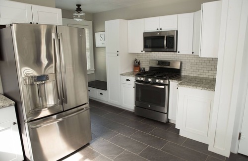 Geneva Casa | Geneva Ohio 4 Bedroom House - King Bed - 5 Min From Wineries, GOTL & SPIRE