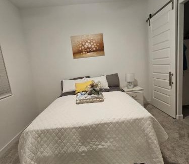 Maryvale Apartamento | genie palace at statefarm stadium