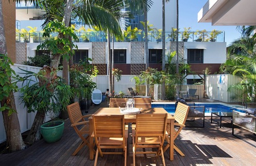 Surfers Paradise Casa | Genoa Beach House. - where coastal charm meets ultimate comfort. Pet friendly