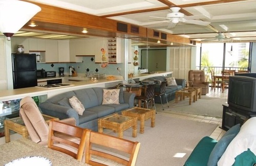 Makaha Condominio | Lujo asequible real ~ 1250 s. f Beauty ~ Unidad grande frente a la playa