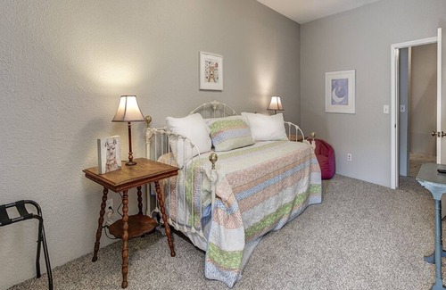 West Siloam Springs Casa | Geodesic dome within minutes of hiking, kayaking, JBU, casino and Siloam Springs