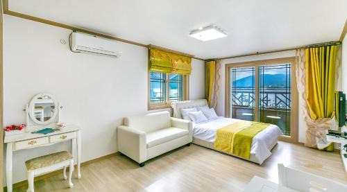 Irun-myeon Casa | Geojae Beach Maru Pension