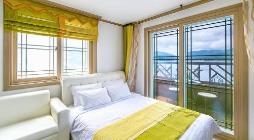 Irun-myeon Casa | Geojae Beach Maru Pension