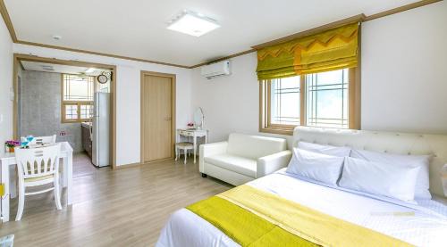 Irun-myeon Casa | Geojae Beach Maru Pension