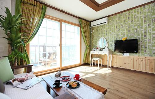 Irun-myeon Casa | Geojae Moraesoop Pension
