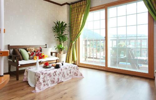 Irun-myeon Casa | Geojae Moraesoop Pension