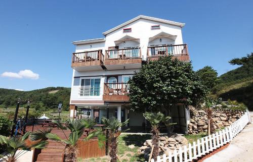 Irun-myeon Casa | Geojae Moraesup Pension