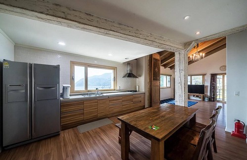 Geoje Casa | Geoje Badatga, Aesop Ajeossine jip