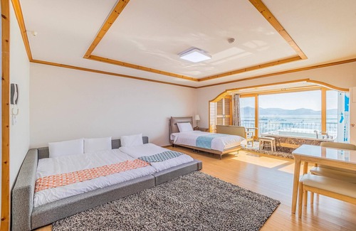 Geoje Casa | Geoje Daesan Oceanview Spa Pension