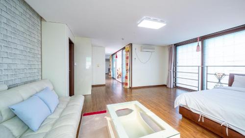 Irun-myeon Casa | Geoje Lohas Condo Pension