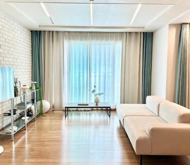 Songpo-ri Apartamento | Geoje Notre Maison Large Up to 10 Guests, Near Beach
