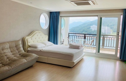 Irun-myeon Casa | Geojedo Peace Pool Pension