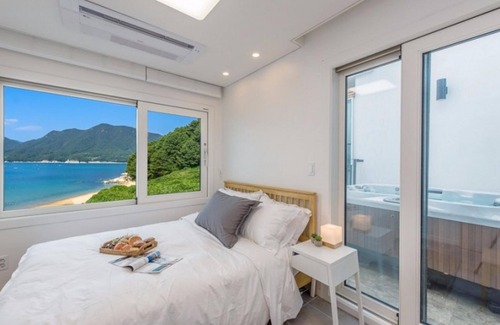 Irun-myeon Casa | Geojedo Blue Hill Pension