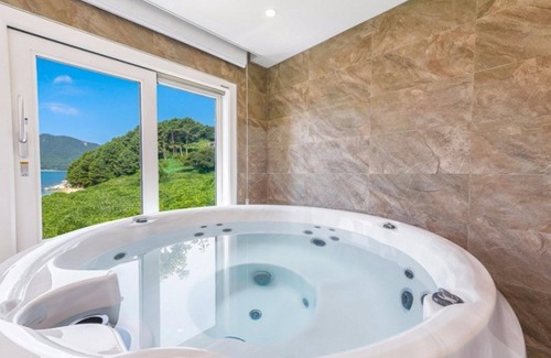 Irun-myeon Casa | Geojedo Blue Hill Pension