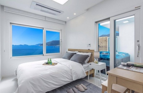 Irun-myeon Casa | Geojedo Blue Hill Pension