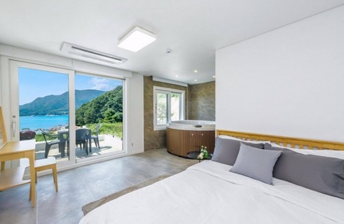Irun-myeon Casa | Geojedo Blue Hill Pension