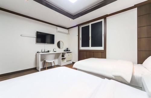 Irun-myeon Hotel | Geojedo Branch Cell Phoenix