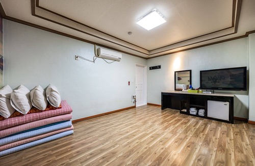 Somun Hotel | Geojedo Gohyeon Surim