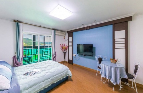 Irun-myeon Casa | Geojedo Gyejeoryeohaeng Pension