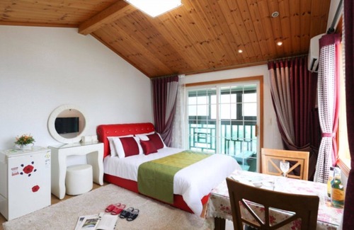 Irun-myeon Casa | Geojedo Gyejeoryeohaeng Pension