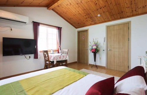 Irun-myeon Casa | Geojedo Gyejeoryeohaeng Pension