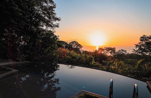 Malpaís Villa | Georgeous 3 bedroom villa ocean & sunset views only 5 minutes from Santa Teresa