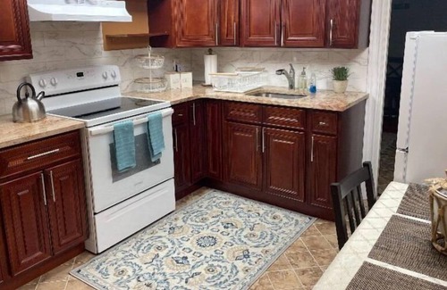 Elmont Apartamento | GEORGEOUS PRIVATE UNIT IN QUIET RESIDENTIAL NEIGHBORHOOD