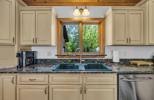 Franklin Casa | Georges Pond Hideaway - Bright and Sunny Oasis!