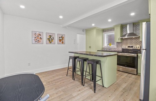 Downtown St. John's Casa | Georgestown Hutch | Private Patio | Parking