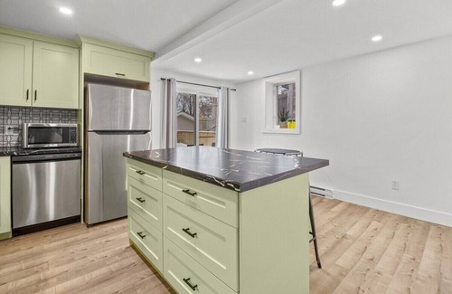 Downtown St. John's Casa | Georgestown Hutch | Private Patio | Parking