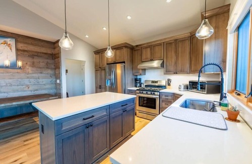 Georgetown Casa | Georgetown Getaway - Lakeside Cabin