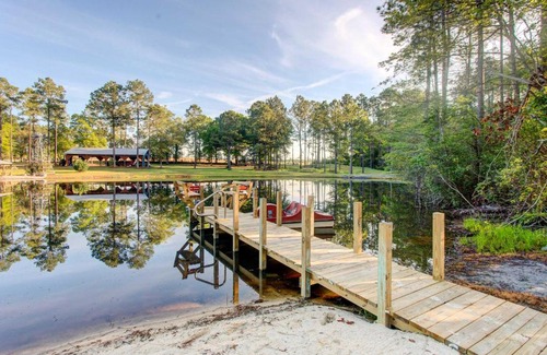 Wray Casa | Georgia Farmhouse Lake Access, Private Beach