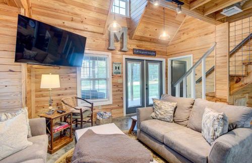 Wray Casa | Georgia Farmhouse Lake Access, Private Beach
