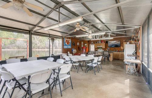 Wray Casa | Georgia Lakefront Cabin with Fire Pit and Grills!