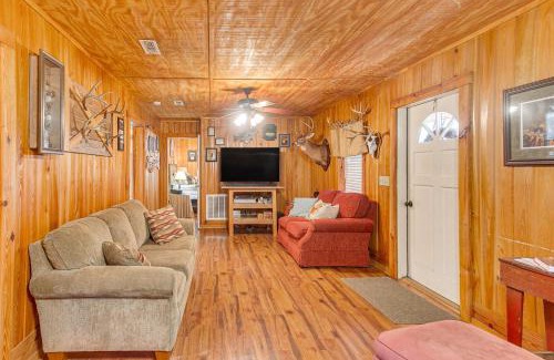 Wray Casa | Georgia Lakefront Cabin with Fire Pit and Grills!