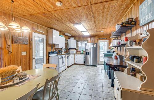 Wray Casa | Georgia Lakefront Cabin with Fire Pit and Grills!