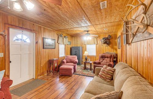 Wray Casa | Georgia Lakefront Cabin with Fire Pit and Grills!