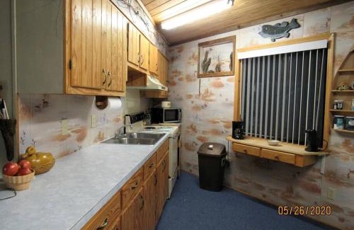 Claxton Casa | Georgia's Family-Friendly Octagon Cabin Getaway in Claxton