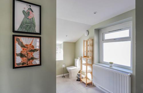Barry Apartamento | Georgia Suite by Koya Homes - Stylish 1BR Apartment in Barry - Wifi & Parking