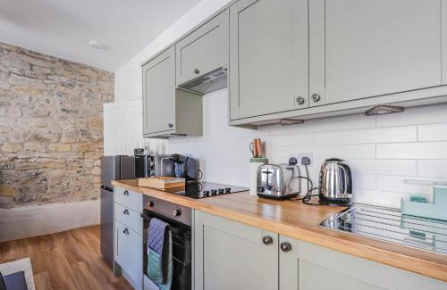 Barry Apartamento | Georgia Suite by Koya Homes - Stylish 1BR Apartment in Barry - Wifi & Parking