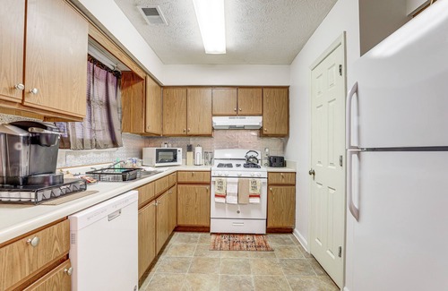 Stone Mountain Casa | Georgia Townhome - 3 Mi to Stone Mountain Park!