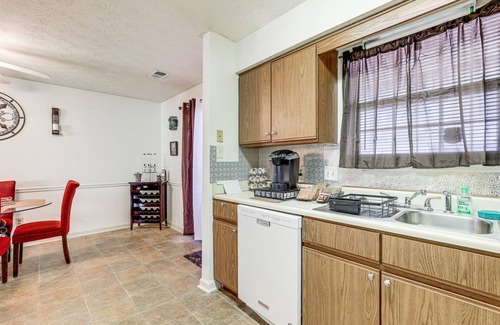 Stone Mountain Casa | Georgia Townhome - 3 Mi to Stone Mountain Park!