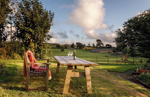 Kentisbury Casa | Georgian Country House Secluded in 4 Acres, Hot Tubs & 8 Large En-Suite Bedrooms