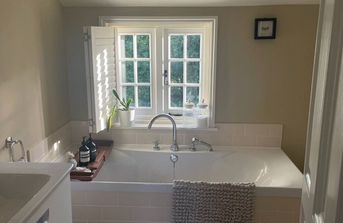 Birch Otro | Georgian Farmhouse in the rural English countryside, less than 1hr from London